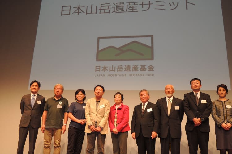 2013年10月 アポイ岳が日本山岳遺産に認定され、アポイ岳ファンクラブが日本山岳遺産基金の支援団体となる